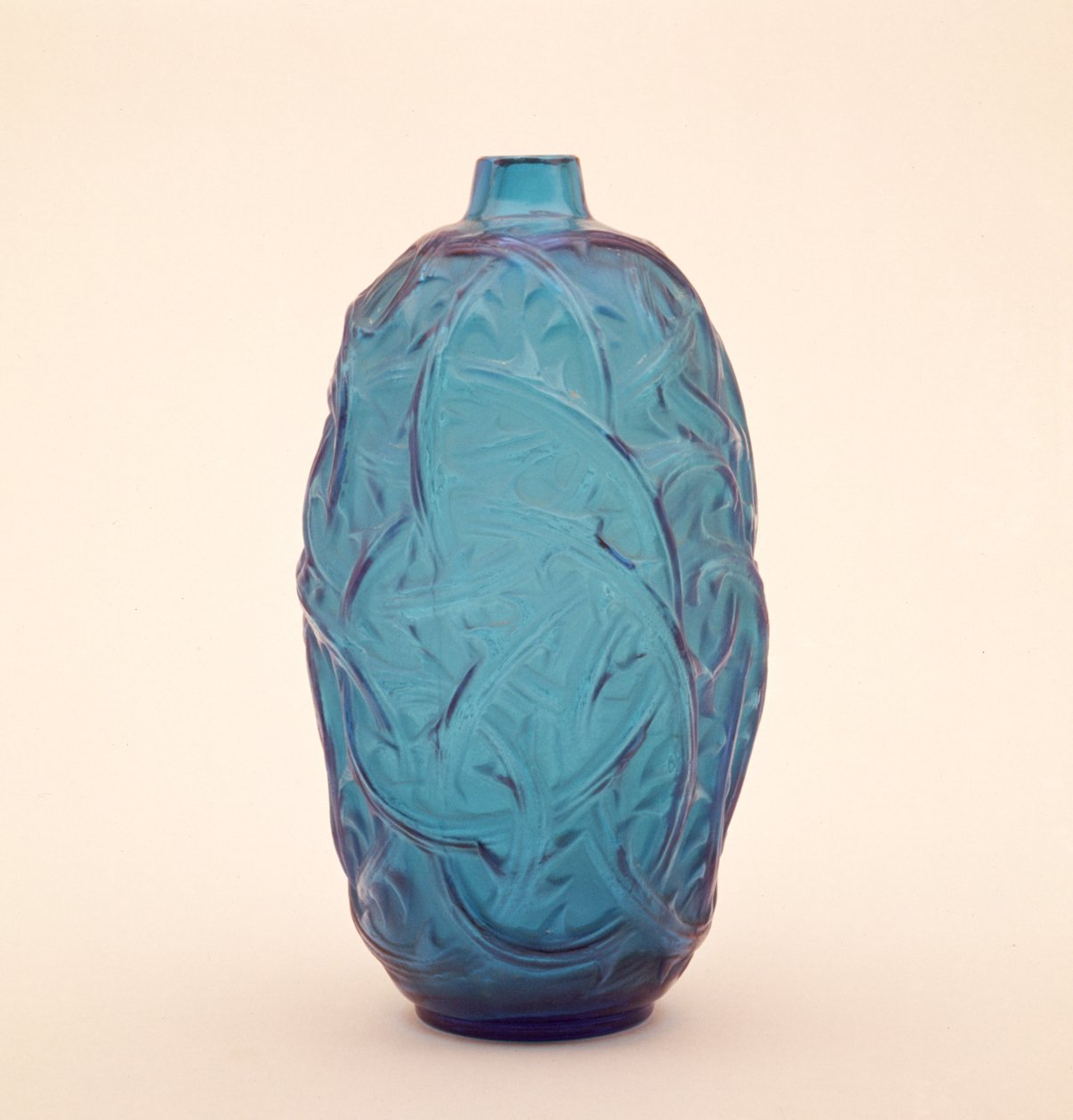 Vaso opaco lattiginoso con tracce di colorazione a mano, c.1902 da Rene Jules Lalique