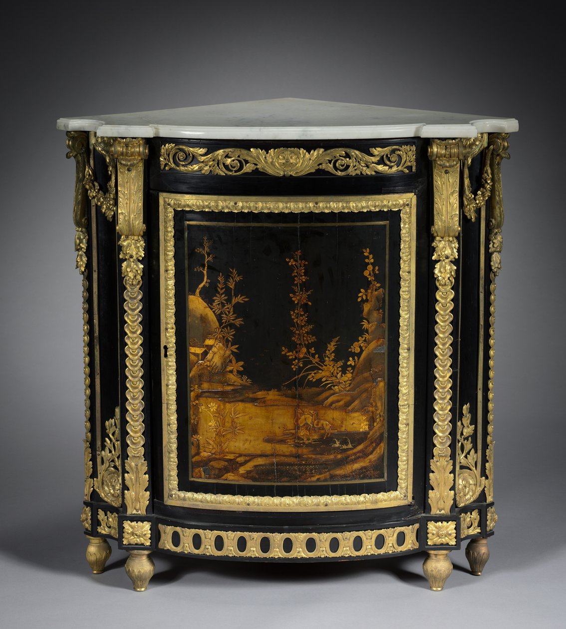 Armadio angolare, c.1765-1770 da Rene Dubois