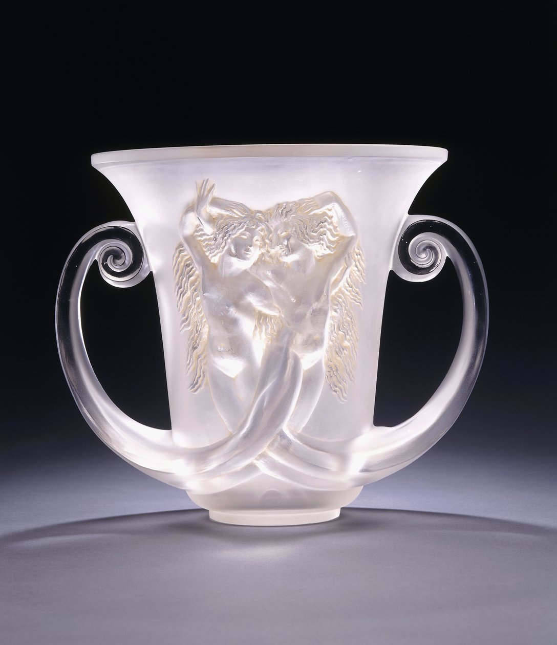 Nadica; un vaso in vetro modellato molto raro raffigurante due sirene, c. 1930s da Rene Jules Lalique
