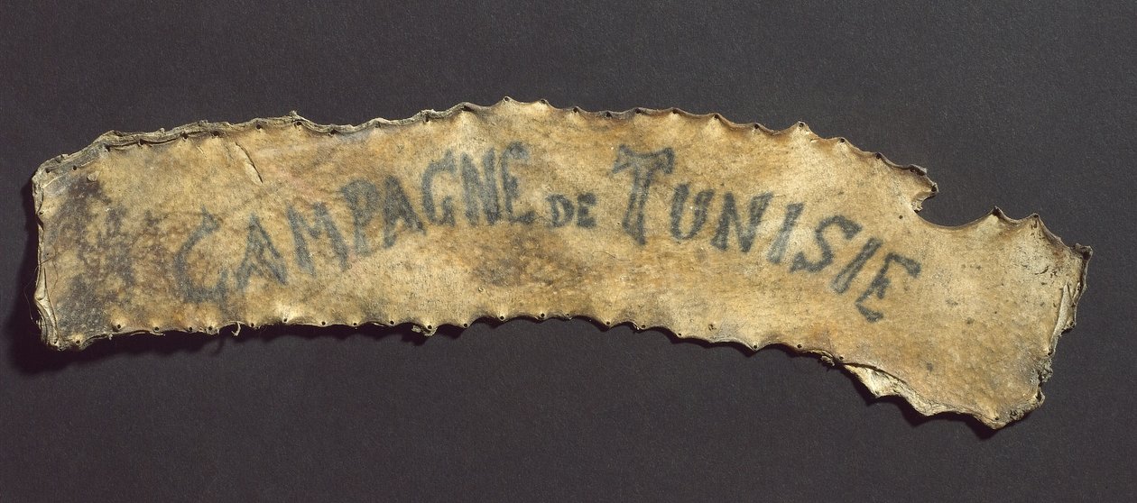 Pelle umana con iscrizione tatuata, francese da John Pardon