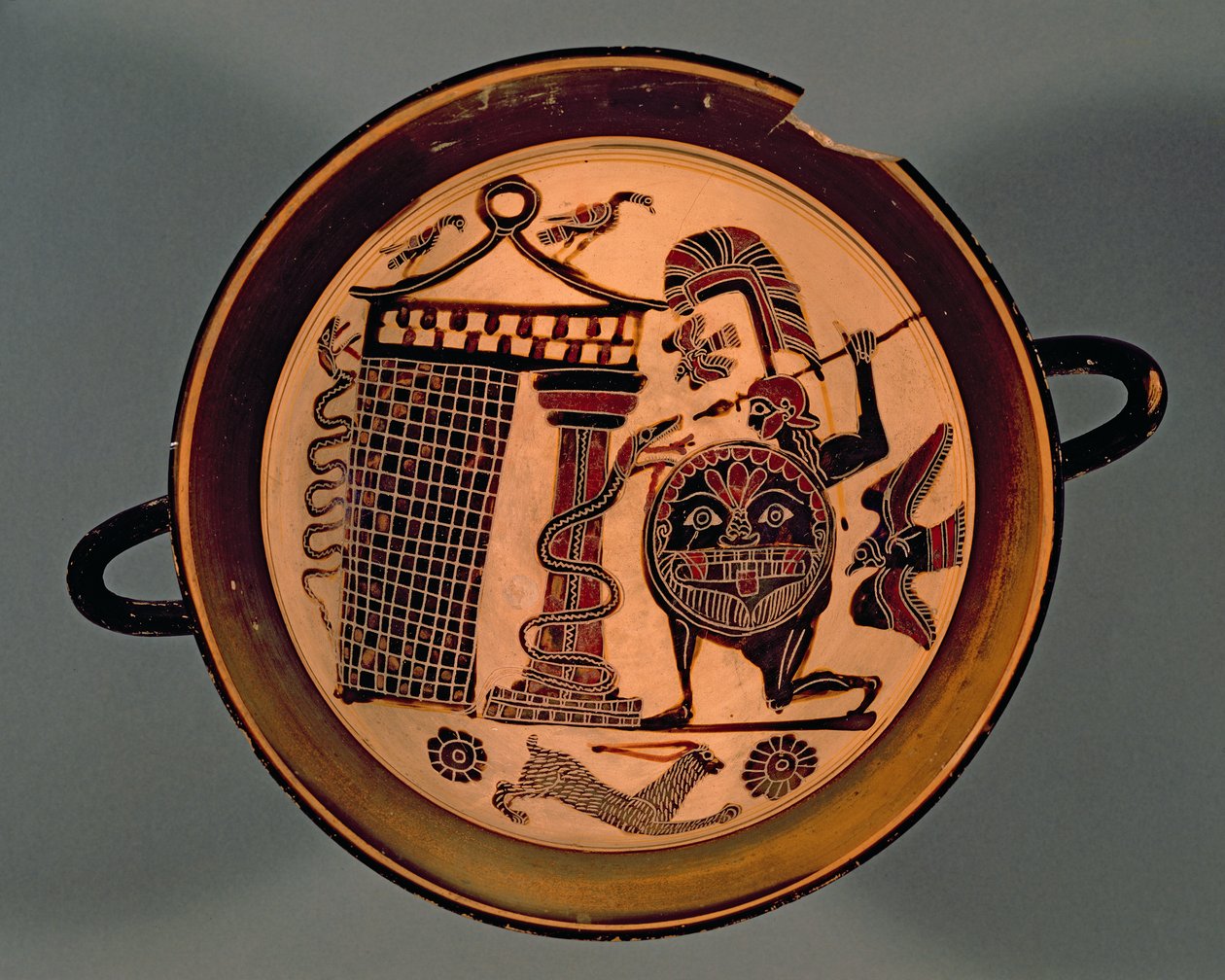 Coppa a figure nere laconiche raffigurante un guerriero che attacca un serpente, VI secolo a.C. da Rider Painter