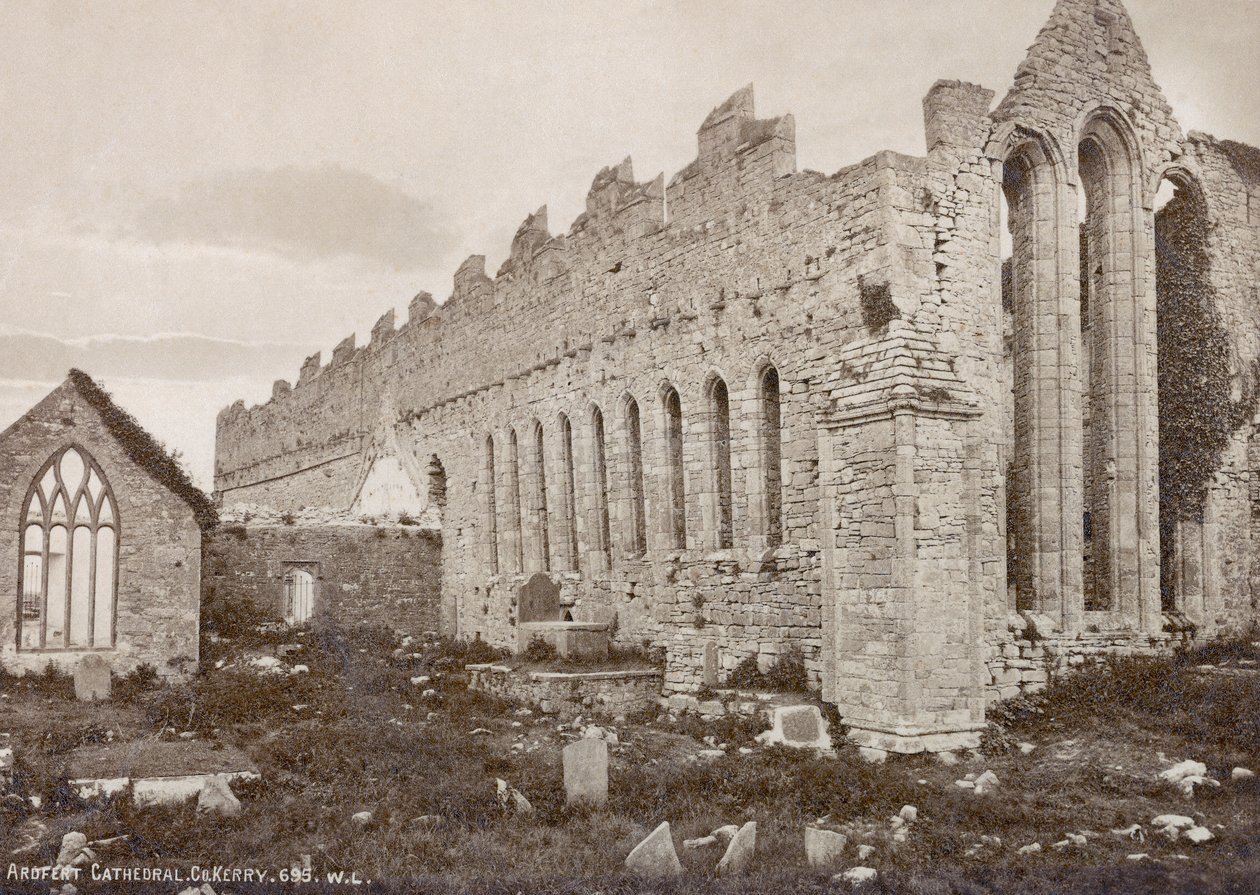 Cattedrale di Ardfert, fotografata da Robert French per il William Lawrence Photographic Studio, c.1880s da Robert French