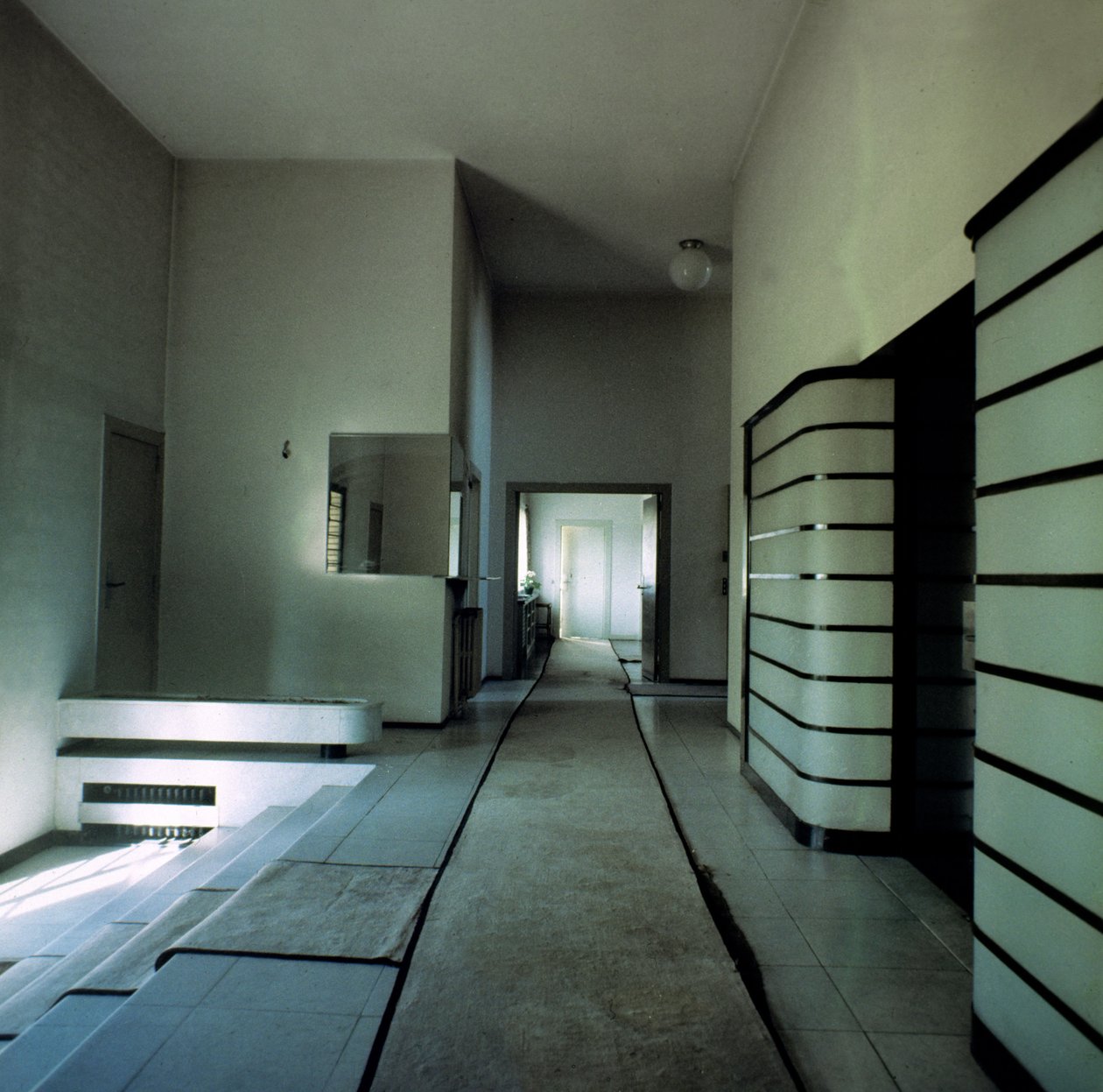 Ingresso della Villa Cavrois, progettata da Robert Mallet-Stevens, 1931-32 da Robert Mallet Stevens