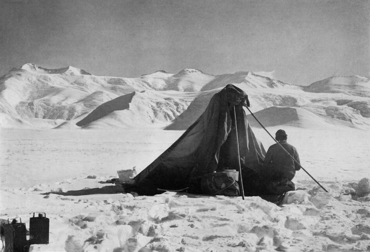 Dr. Wilson che disegna sul Ghiacciaio Beardmore, 13 dicembre 1911 da Robert Falcon Scott