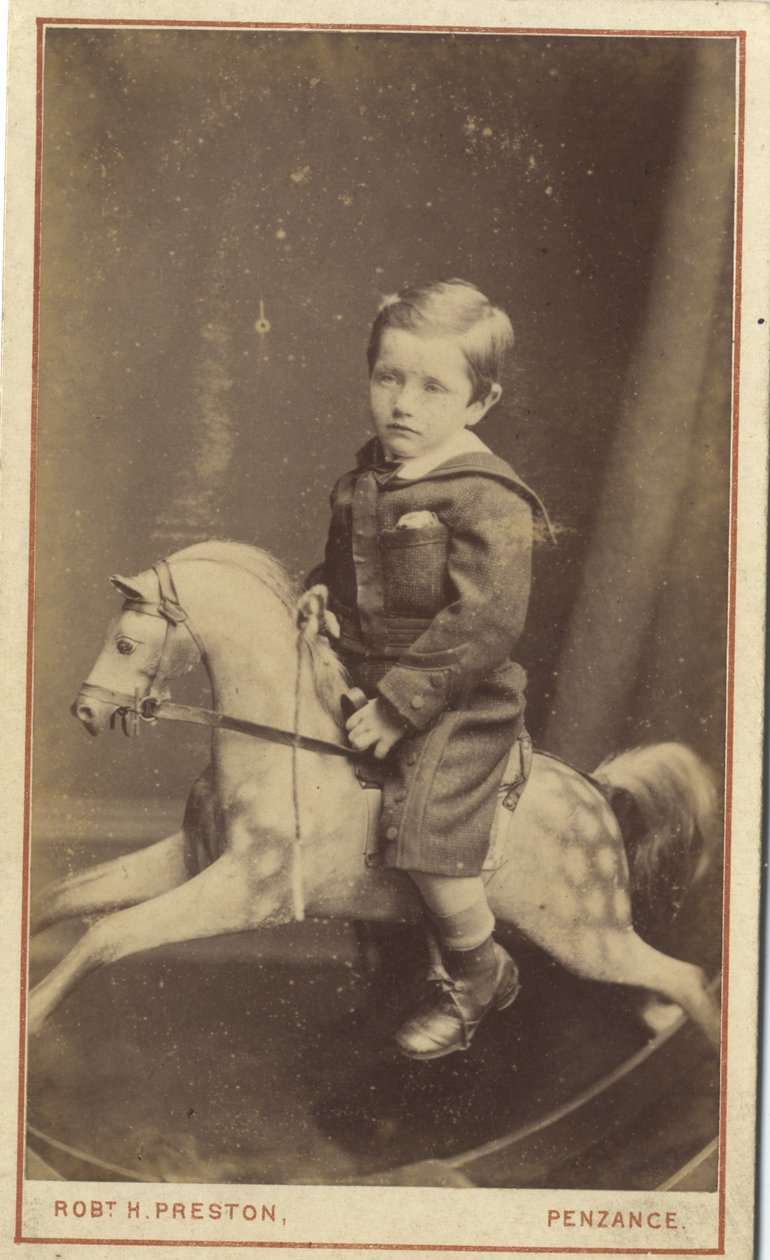 Ragazzino seduto su un cavallo a dondolo, 1870s da Robert H. Preston