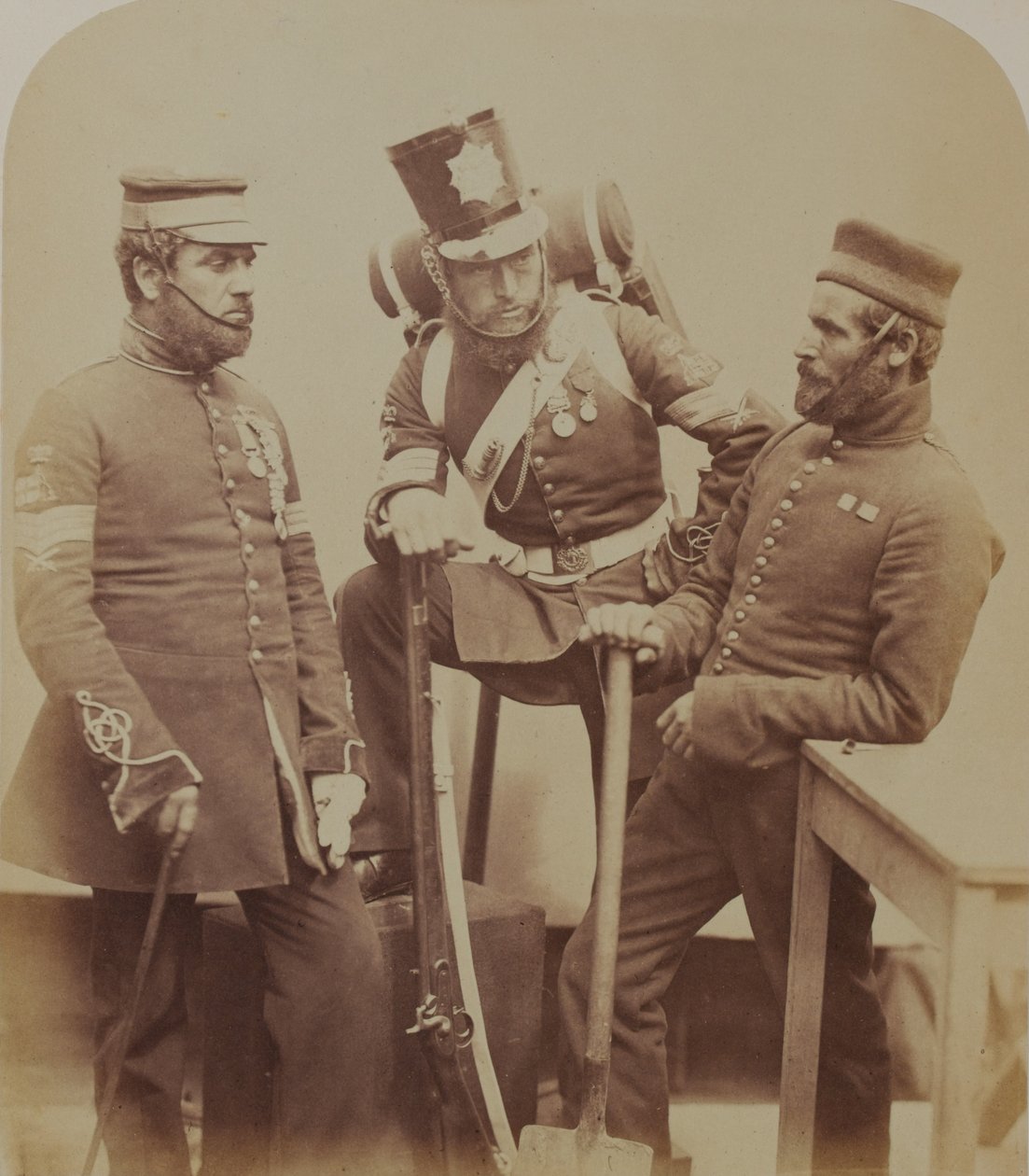 Sergenti di colore J. Stanton, Kester Knight e W. Bruce, Royal Sappers and Miners, 1856 da Robert Howlett