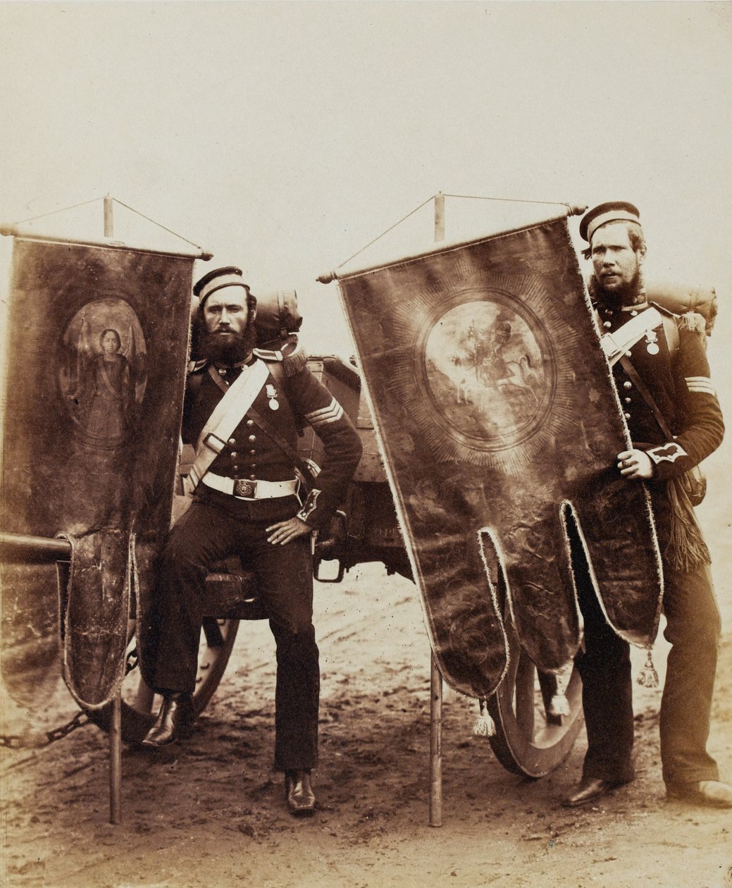 Sergente di compagnia Christy e sergente McGifford, artiglieria reale, 1856 da Robert Howlett