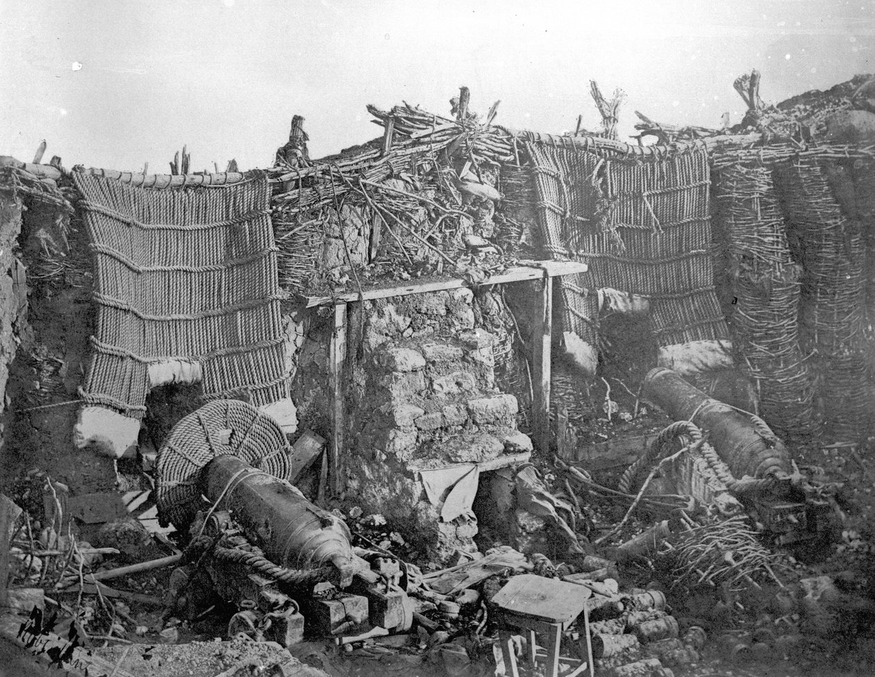 Una batteria a due cannoni durante la guerra di Crimea, c.1855 da Roger Fenton