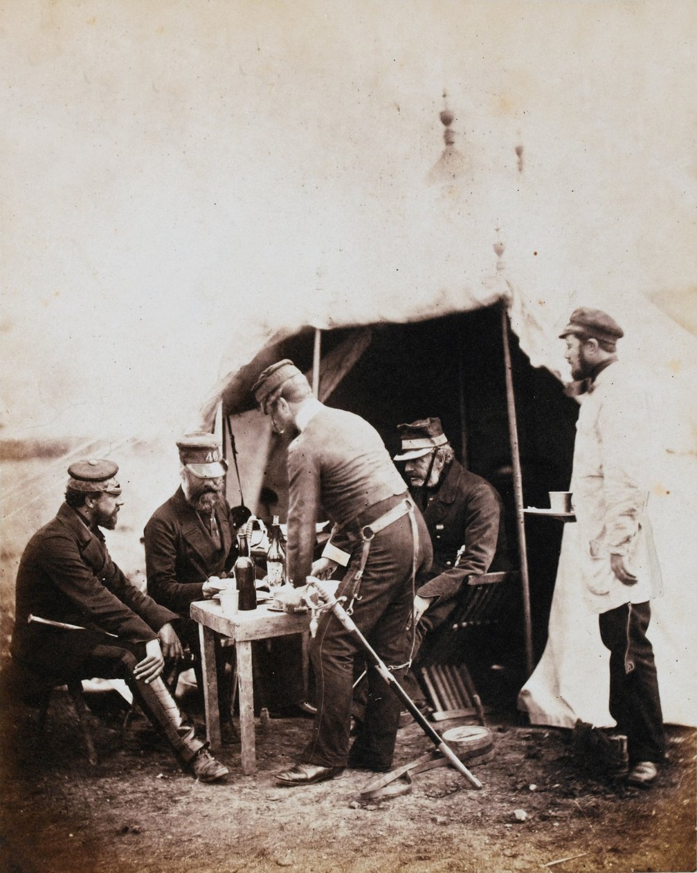 Brigadiere Robert Garrett e ufficiali della 4ª Divisione, da un album di 52 fotografie associate alla Guerra di Crimea da Roger Fenton