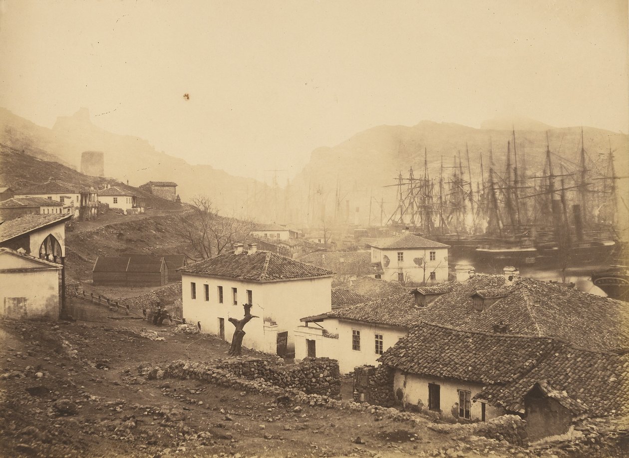 Balaklava, guardando verso il mare. da Roger Fenton