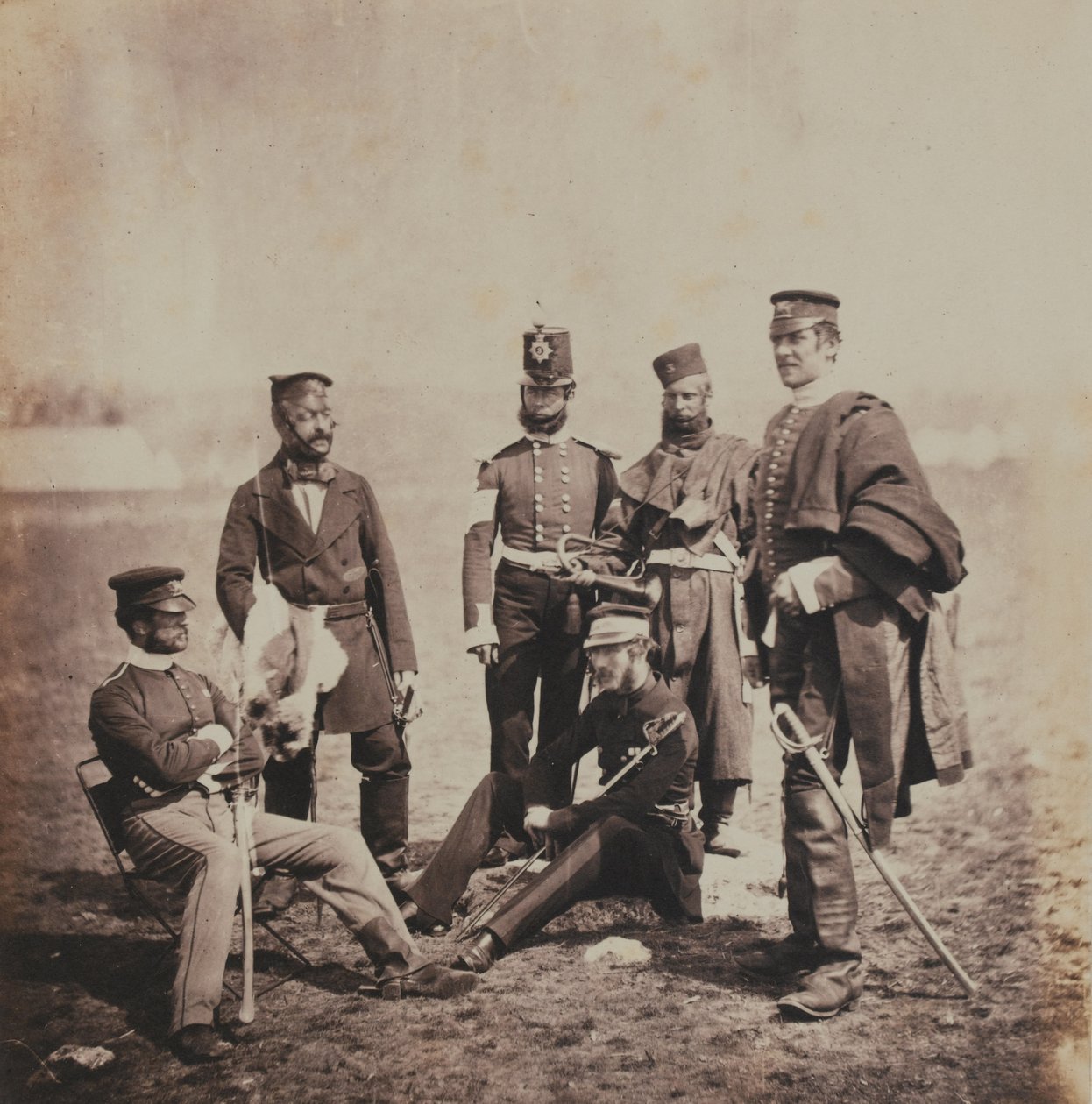 Brigadiere Generale Charles Thomas Van Straubenzee (1812-92) e ufficiali dei Buffs, da un album di 52 fotografie associate alla Guerra di Crimea, 1855 da Roger Fenton