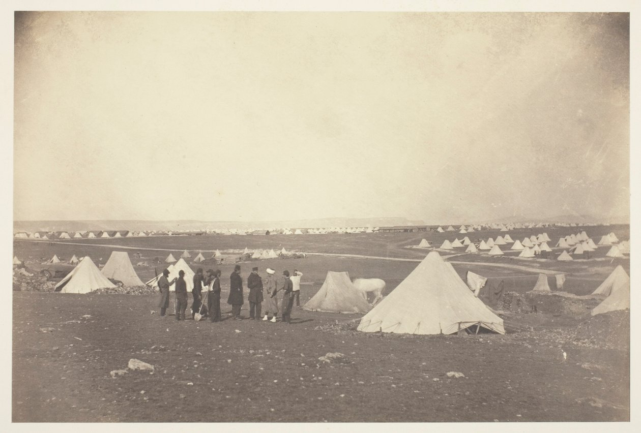 Quartieri del Generale Bosquet guardando verso la Fattoria Mackenzie, 1855 da Roger Fenton