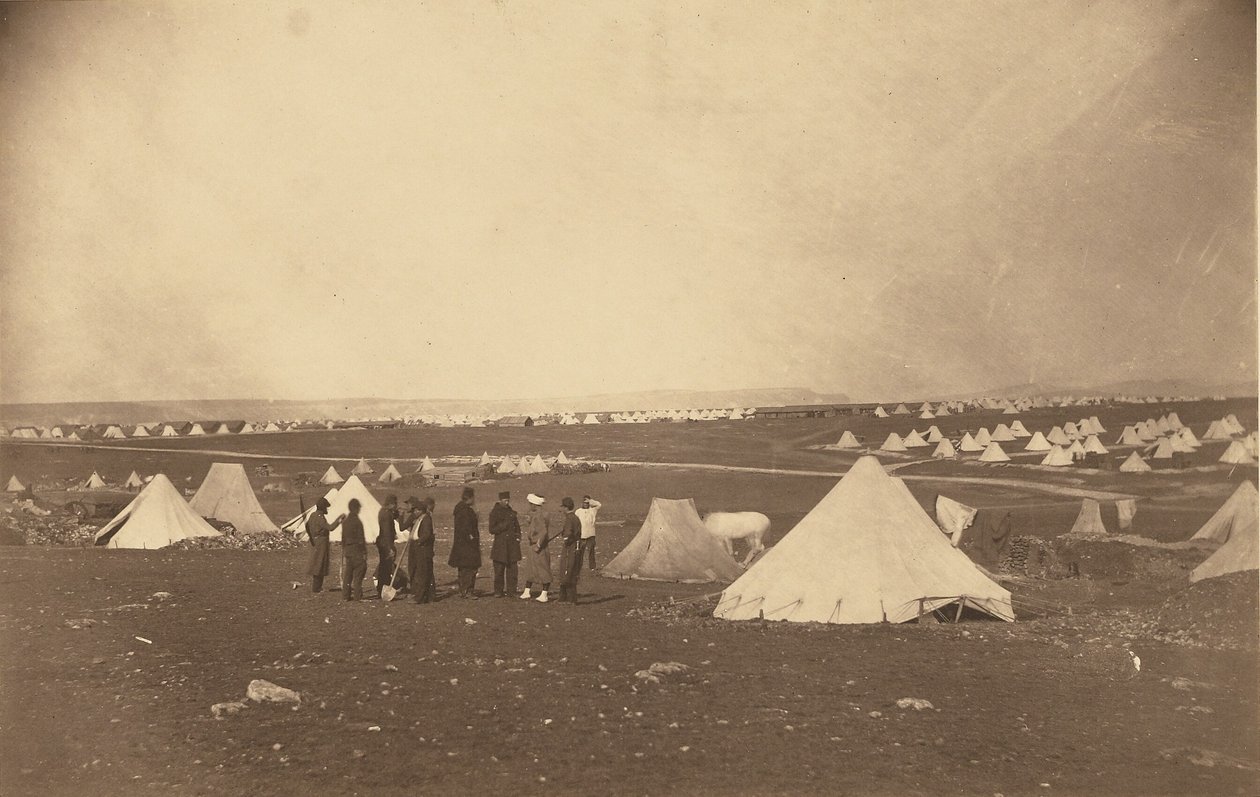 Il quartiere del generale Bosquets con lo sguardo rivolto alla fattoria Mackenzie. da Roger Fenton