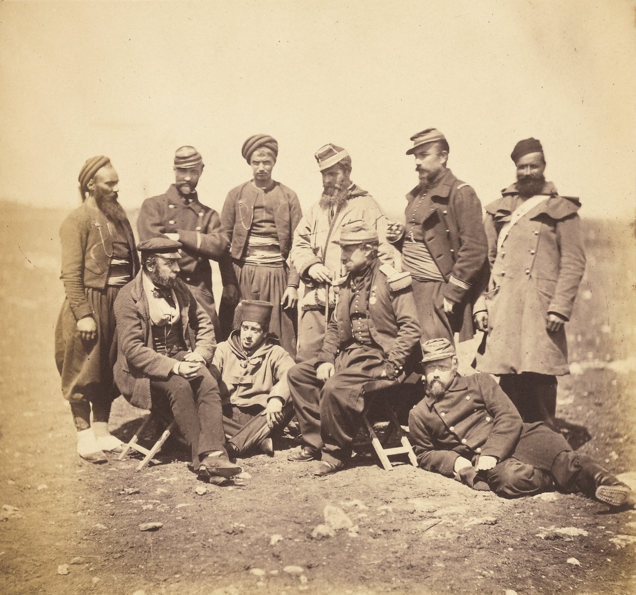 Il generale Cissé e ufficiali e soldati della divisione del generale Bosquet da Roger Fenton