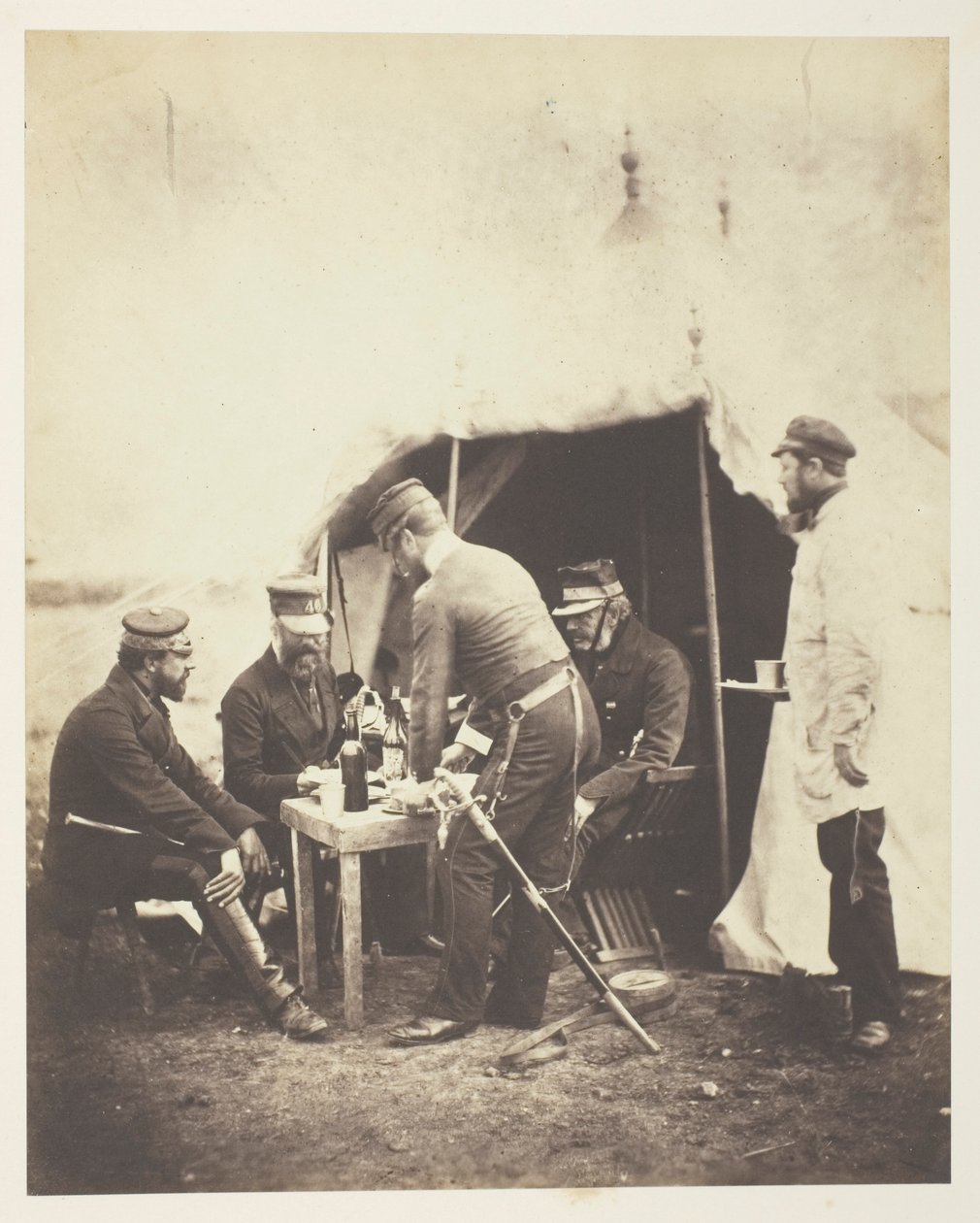 Il maggior generale Garrett e gli ufficiali del 46º reggimento da Roger Fenton