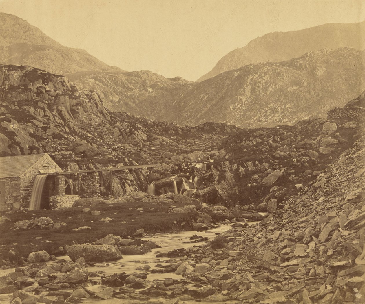 Montagne ai piedi del Llyn Ogwen, Galles da Roger Fenton