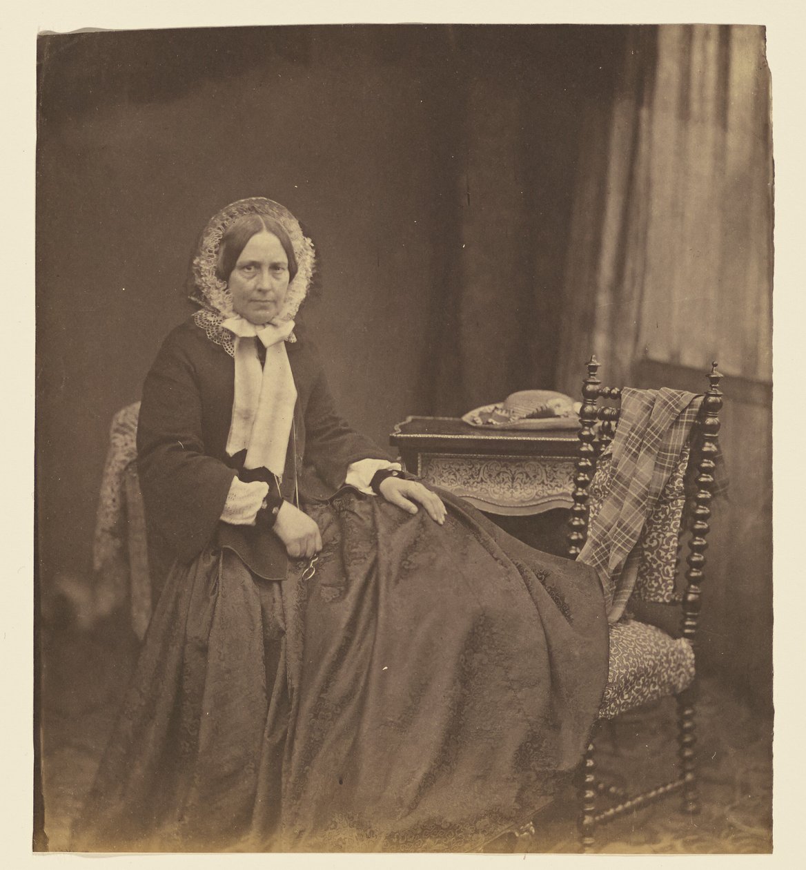 [Ritratto di una donna seduta, con cuffia] da Roger Fenton