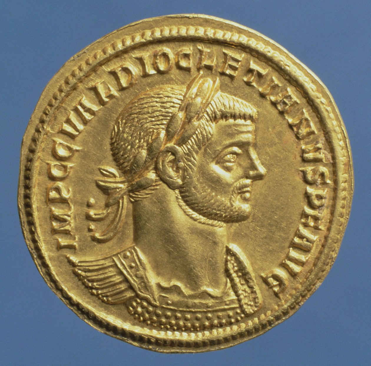 Aureo (dritto) di Diocleziano (AD 284-AD 305) corazzato, con una corona d