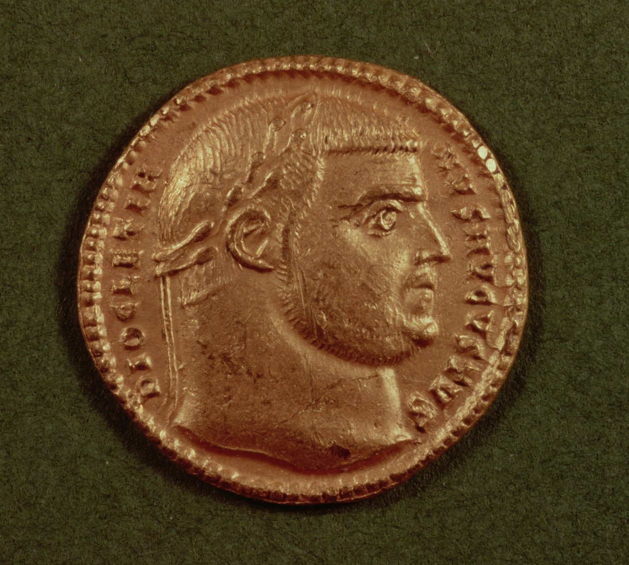 Aureo (dritto) di Diocleziano (284-305 d.C.) con corona d