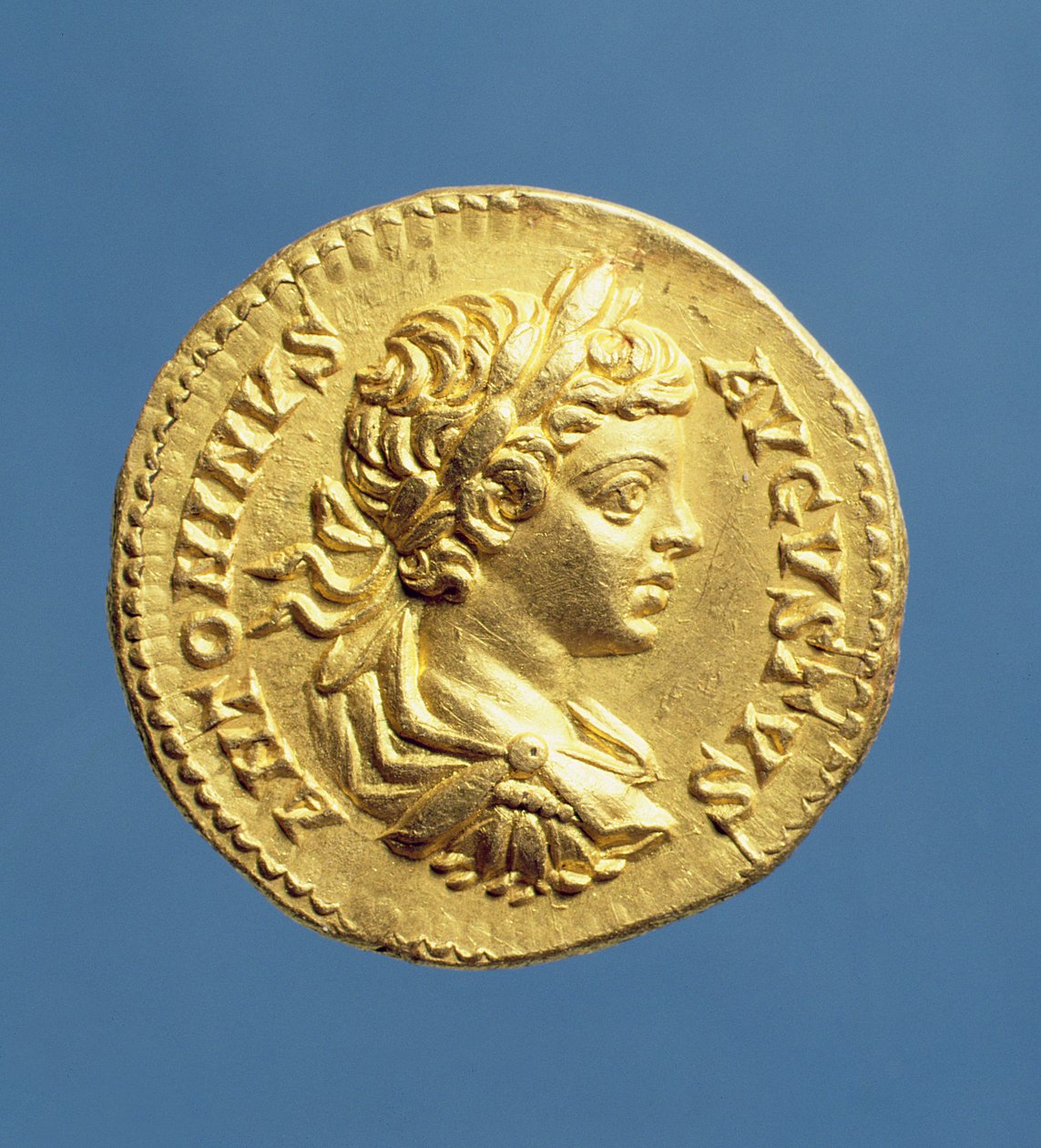 Aureo (dritto) con testa di Caracalla (196-217) uva, corazzato, con corona d