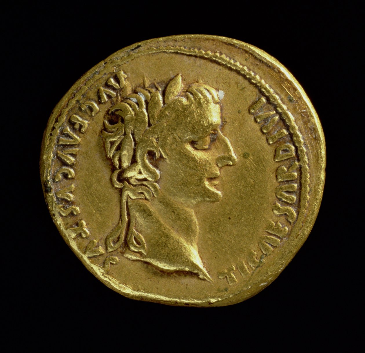 Aureus (dritto) con la testa di Tiberio (AD 14-AD37) che indossa una corona d