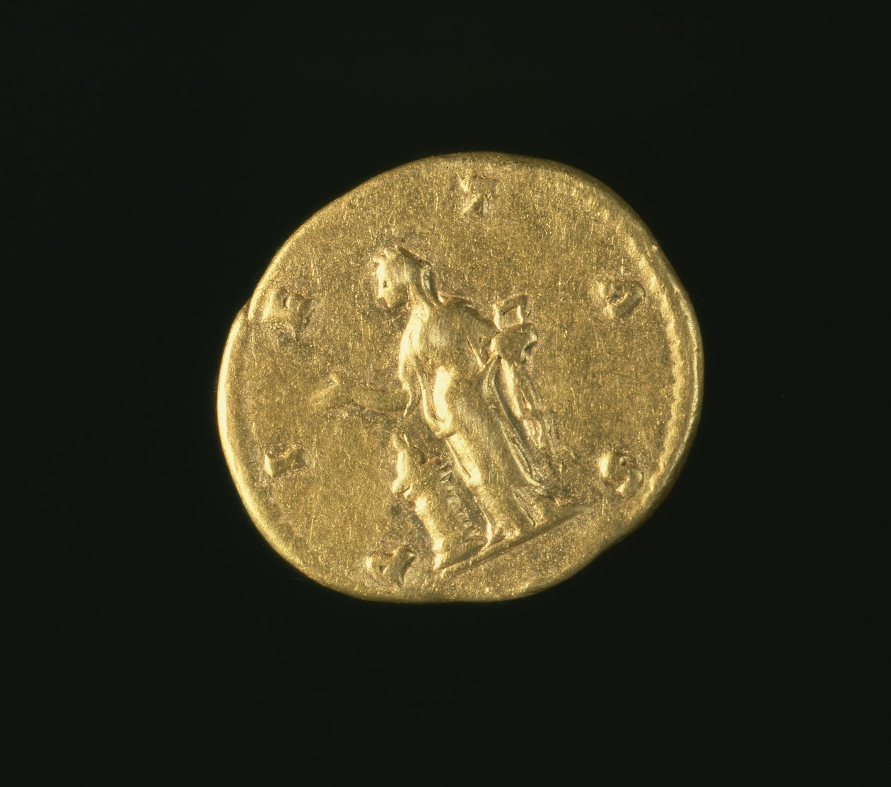 Aureo (retro) di Lucilla, figlia di Marco Aurelio (AD 161-AD 180) che raffigura Pietas in piedi a sinistra che sacrifica su un altare. Iscrizione: PIETAS (oro) da Roman