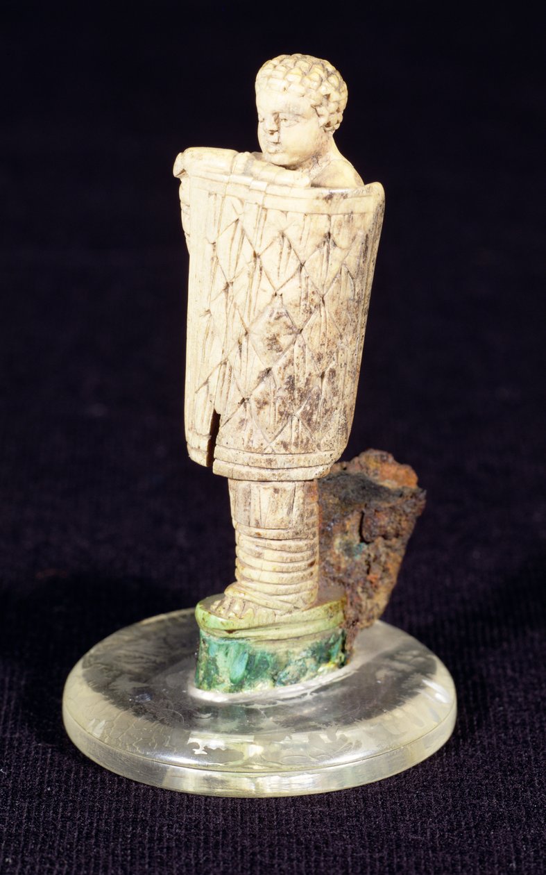 Manico di coltello a serramanico a forma di gladiatore da South Shields, II-III secolo d.C. da Roman