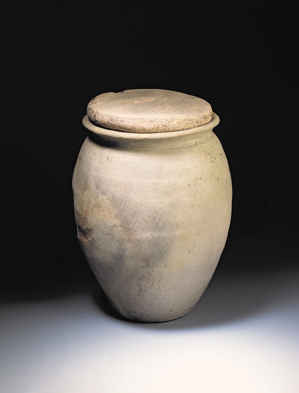 Urna crematoria con motivo a reticolo, dal sito romano di Newstead, Melrose da Roman