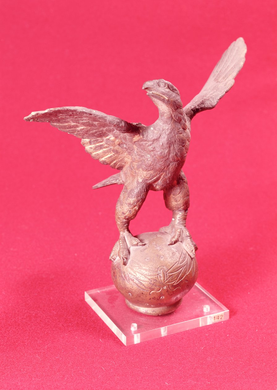 Aquila con ali spiegate su una sfera, 1° secolo a.C.-2° secolo d.C. da Roman