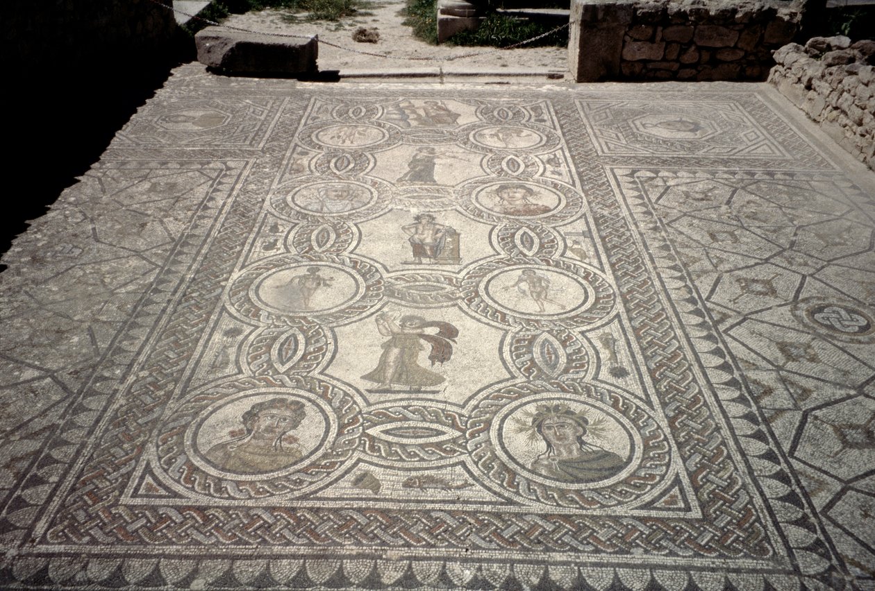 Dei e dee, dal pavimento della stanza principale di una casa da Roman