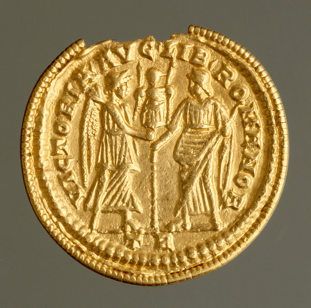 Solidus di Magnentius, trovato a Kirchberg, c.350-353 (oro) da Roman Roman