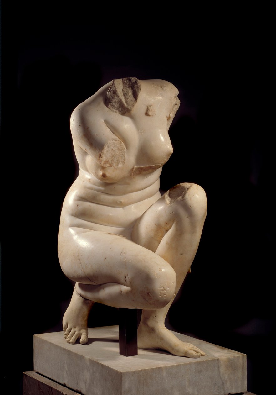 Afrodite accovacciata. Scultura in marmo del II secolo d.C. da Roman