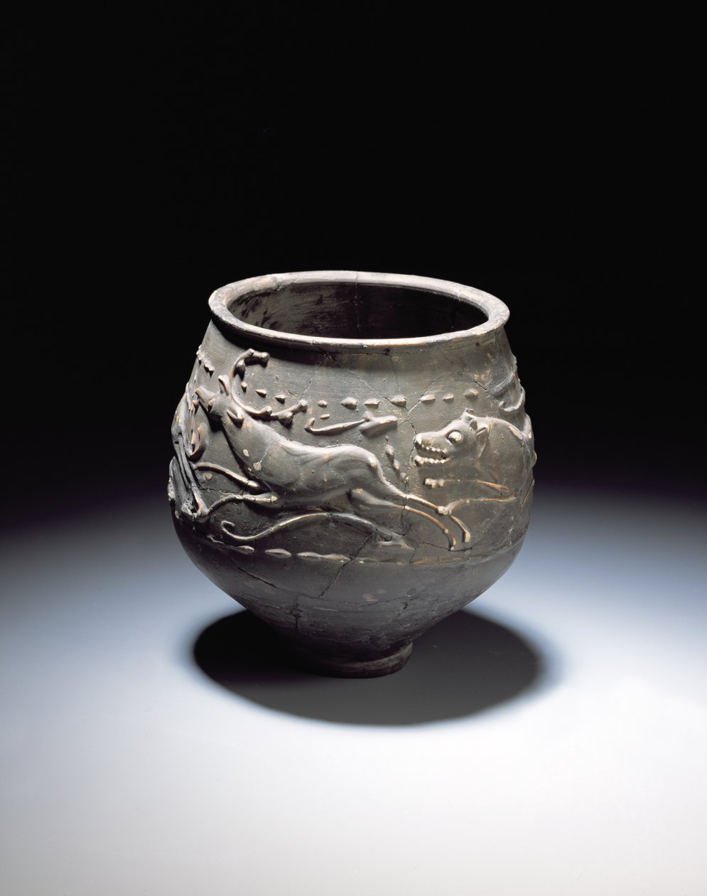 Bicchiere decorato con una scena di caccia che mostra cervo, cerva e cani, dal sito romano di Newstead, Melrose, AD 140-80 da Roman