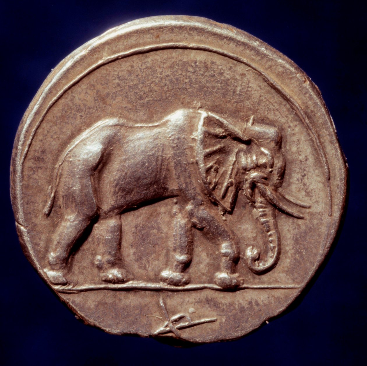 Civiltà cartaginese: medaglia rappresentante un elefante che permise al generale cartaginese Annibale di attraversare le Alpi nel 218 a.C. durante la Seconda Guerra Punica da Roman