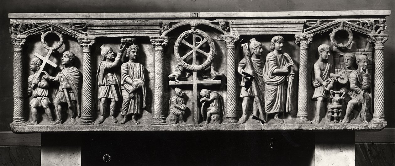 Sarcofago cristiano decorato con scene della Passione di Cristo tra cui l