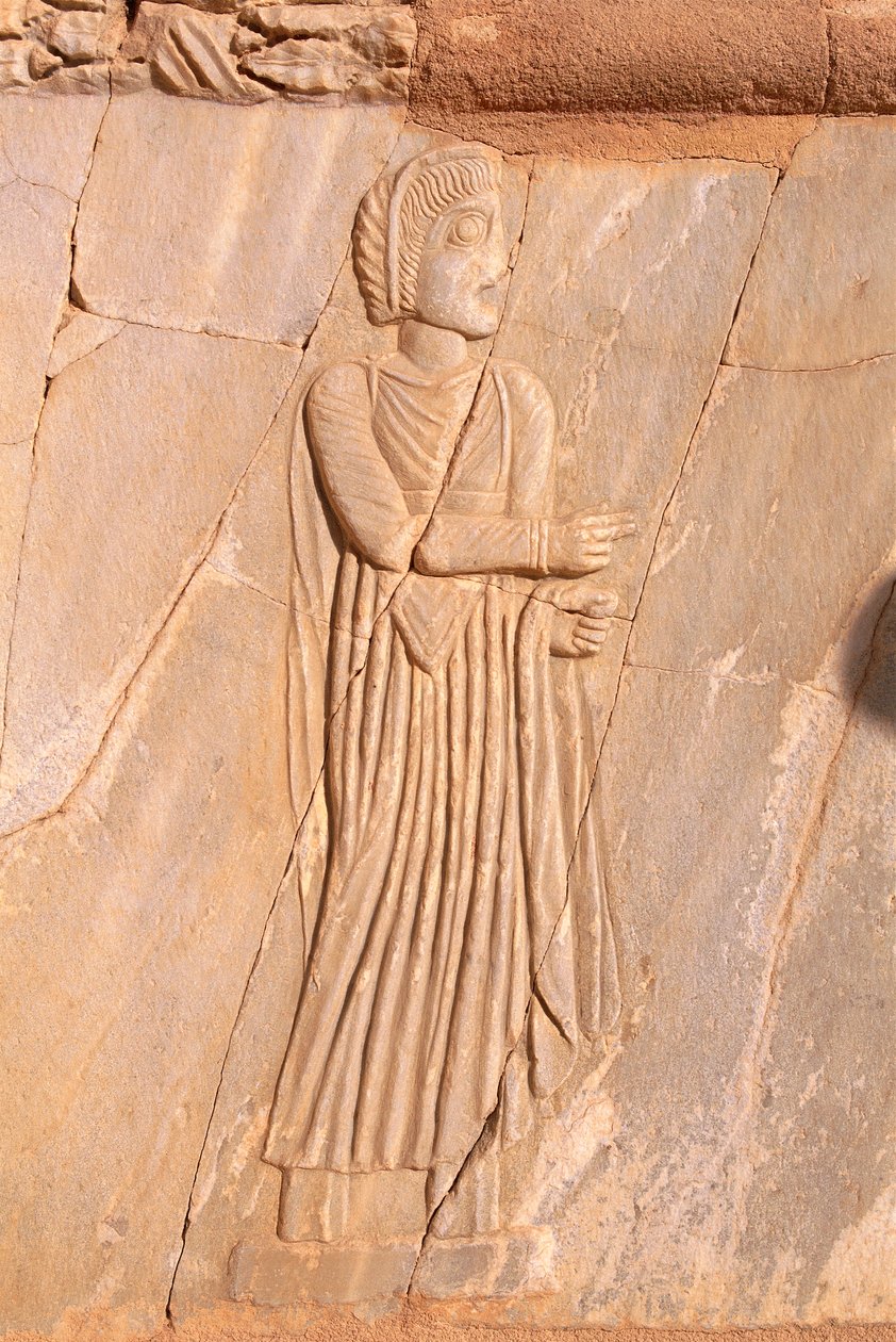 Primo piano del rilievo decorativo del palco del teatro di Sabratha, Libia, Tripolitania da Roman