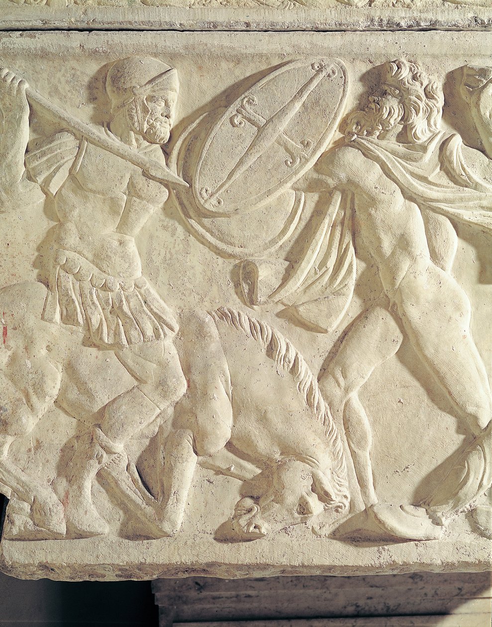 (dettaglio) di un sarcofago raffigurante un soldato romano che combatte un Galata da Roman