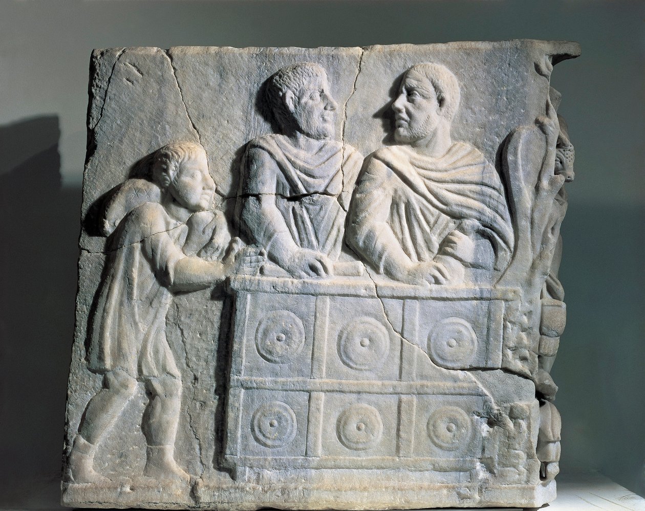 Frammento di sarcofago che raffigura un cambiavalute, da Roma, Viale del Re da Roman