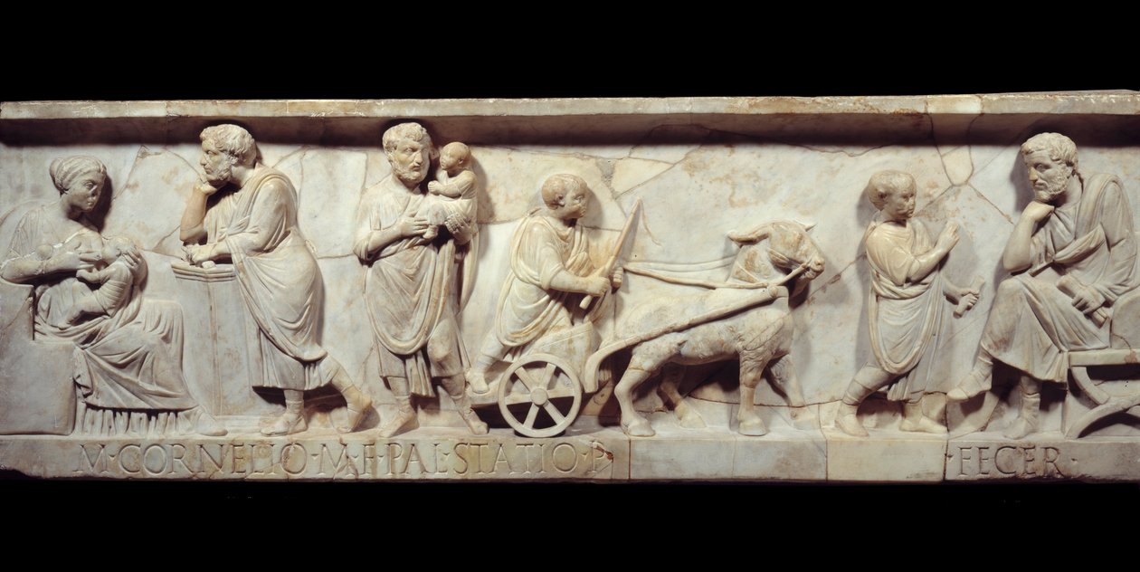 Frammento del sarcofago di Marco Cornelio Stazio Intorno al 150 d.C. - Antica Roma: Volto di un sarcofago romano. Scena della vita di un bambino dalla nascita all