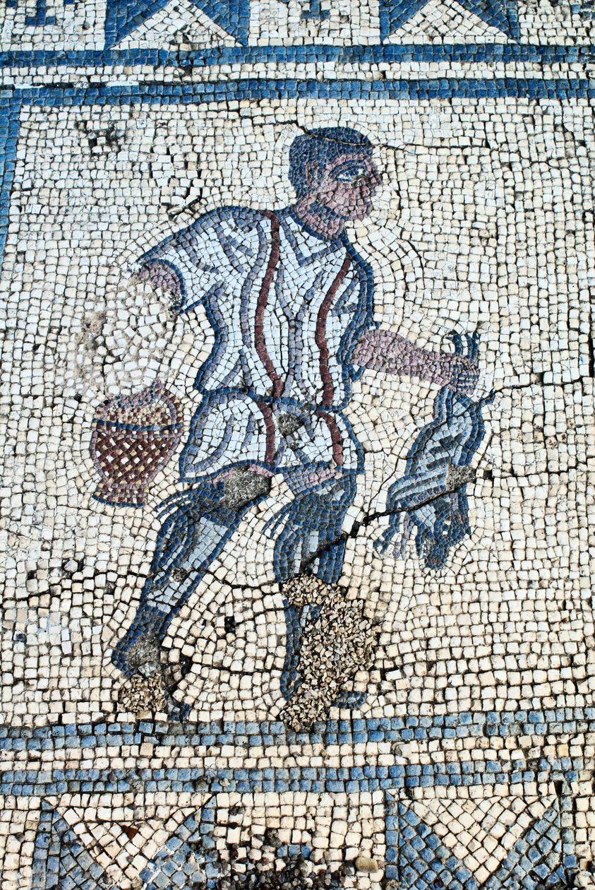 Cacciatore nel giardino romano da Roman