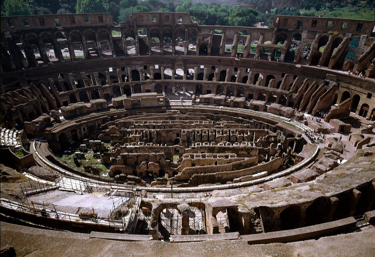 Vista interna del Colosseo, costruito tra il 70 e l