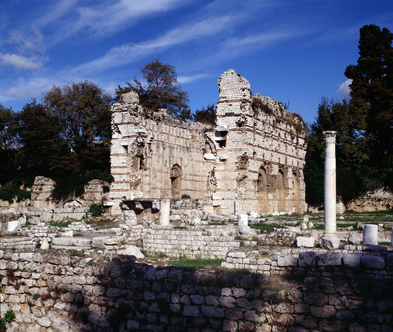 Alpi Marittime: Resti delle terme romane del III secolo nelle arene di Nizza Cimiez da Roman