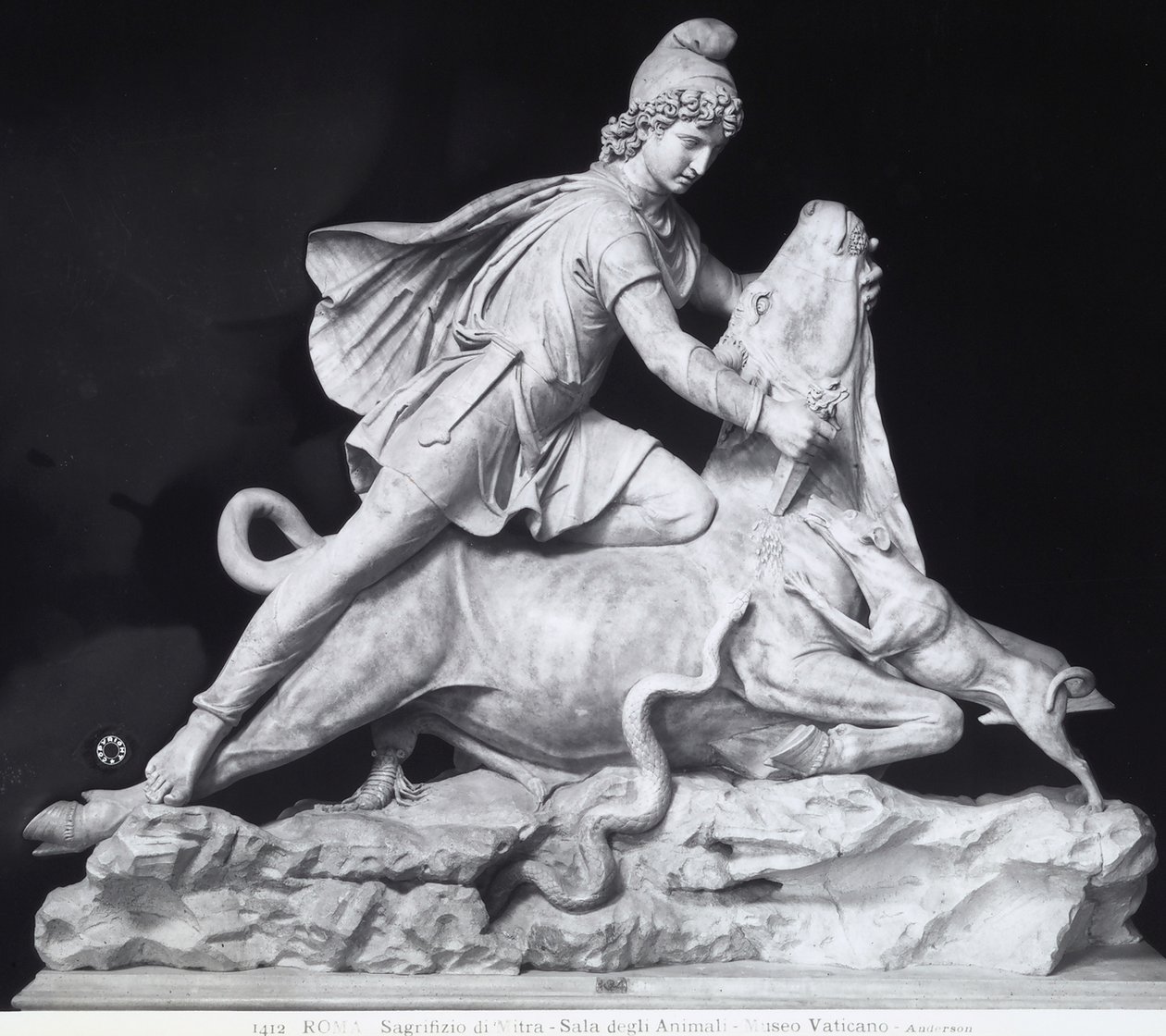 Mitra che uccide il toro, rappresentazione del culto mitraico da Roman