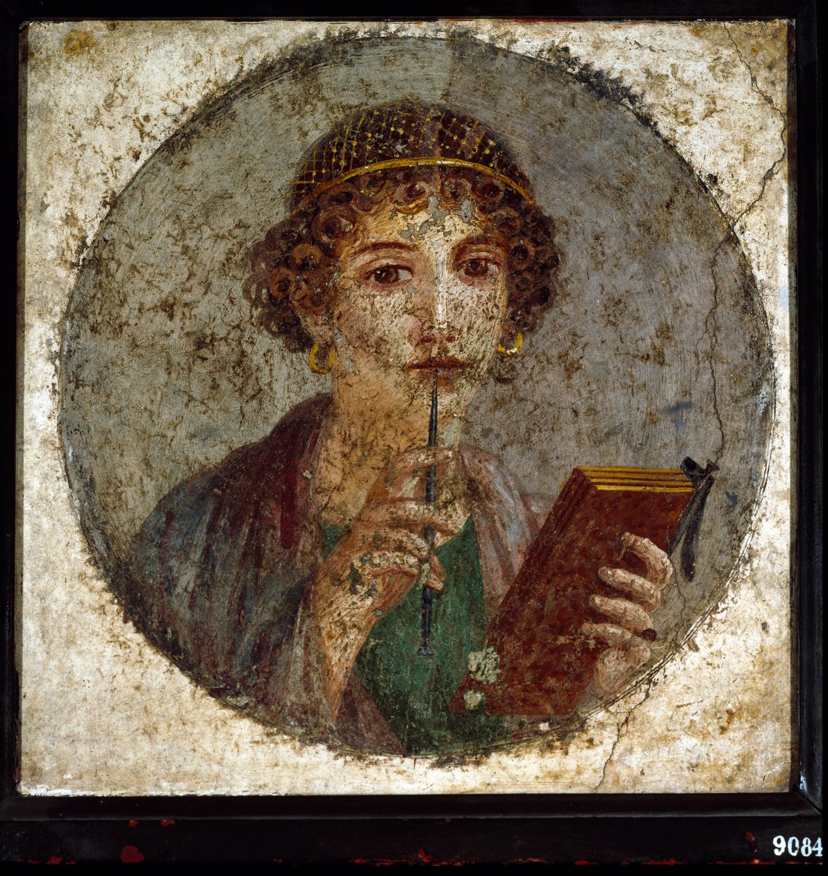 Ritratto presunto di Saffo, poetessa greca. Donna romana con libro e penna (stilo o stile), da Pompei, Napoli, Italia da Roman