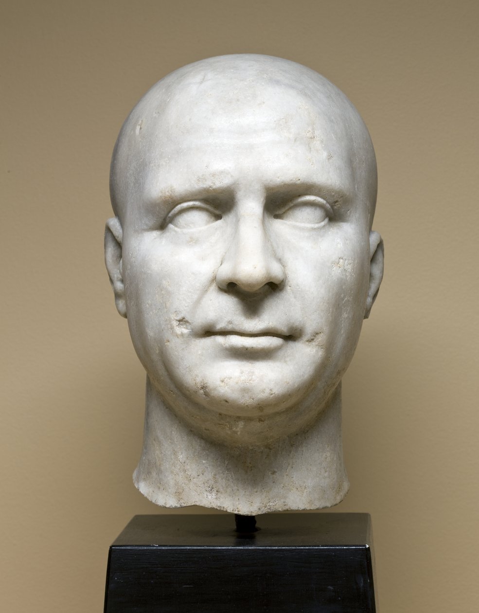 Ritratto di un sacerdote di Iside, inizio II secolo d.C. (marmo di Proconneso) da Roman