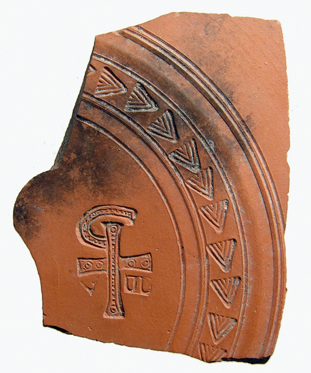 Frammento di ceramica con combinazione di lettere che formano un