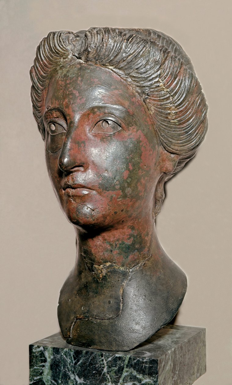 Arte romana: busto in bronzo di una donna con lo stile del regno degli Antonini (92-162 d.C.) Roma, Museo della Civiltà Romana da Roman