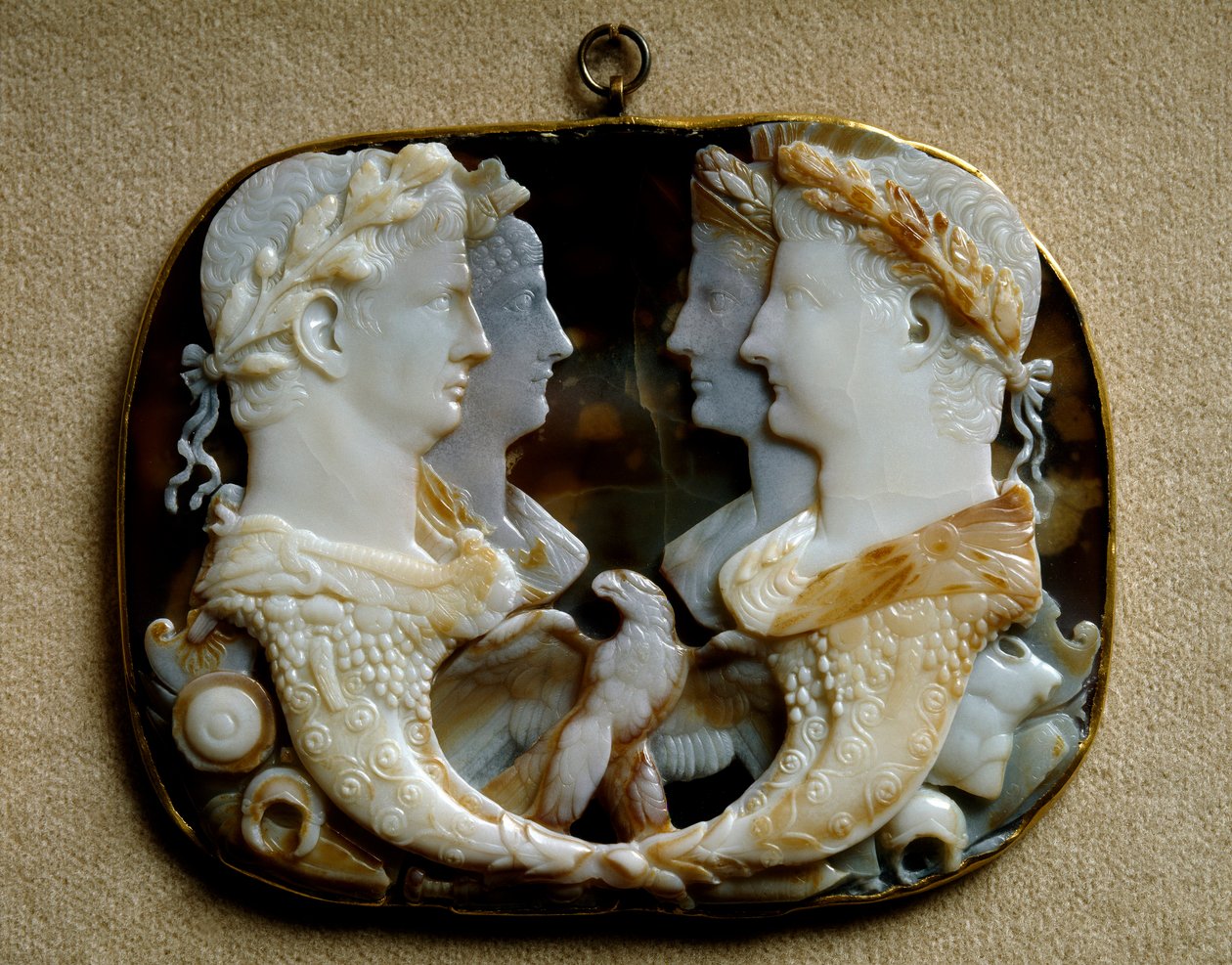 Arte romana: cammeo in onice (Gemma Claudia) da Roman