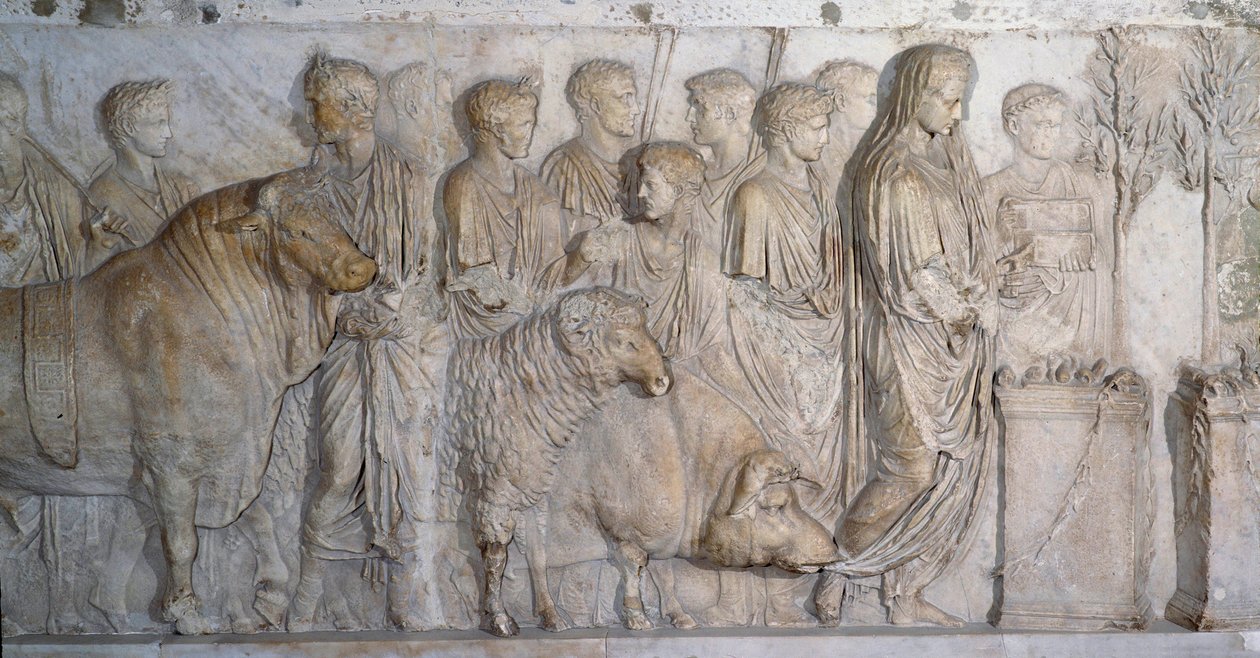 Arte antica romana: sacrificio al dio Marte: suovetaurilia (suovetaurilia) intorno al 15-16 d.C. Scultura in marmo, Alto Impero Romano (27 a.C.-235 d.C.), dal sito di Campo Marzio (a Roma). Parigi, Museo del Louvre da Roman