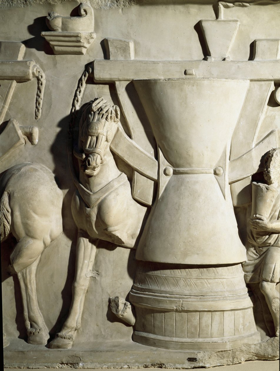 Arte romana: bassorilievo che rappresenta una ruota di mulino. I secolo d.C. Roma, Museo della Civiltà Romana da Roman